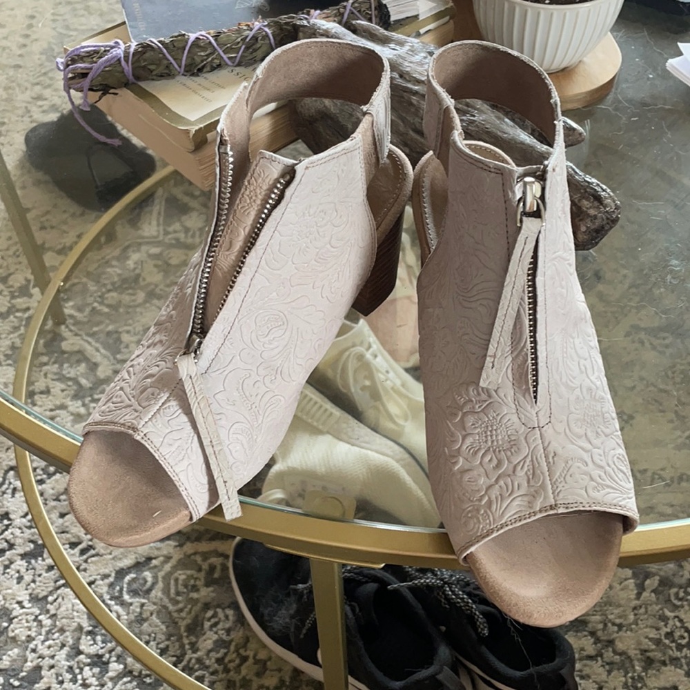 Zip up Peep Toe Ankle Bootie